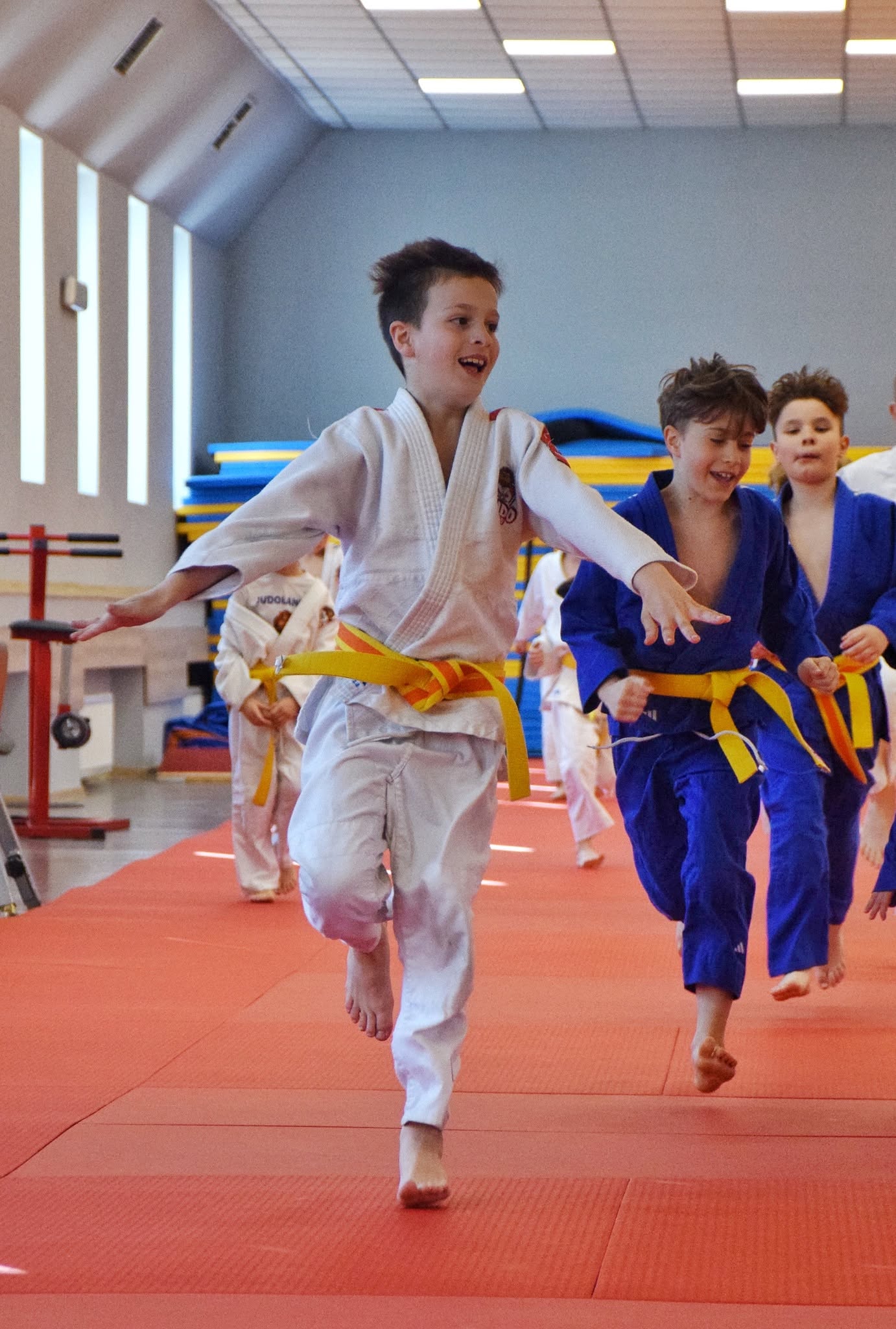 Radosne dzieci podczas treningu Judo Lion